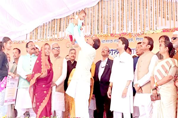 शिलान्यास और लोकार्पण